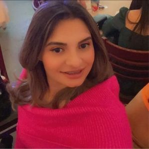 Meet your Posher, Dania